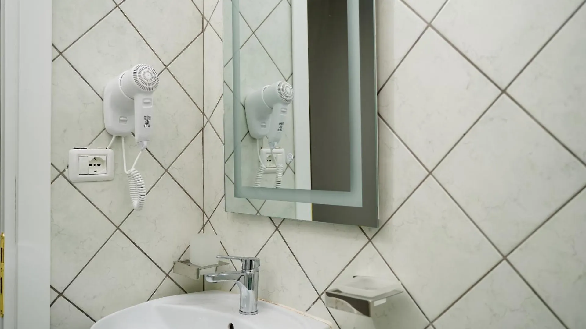 Deve Mar Hotel Borsh 3*,  Αλβανία