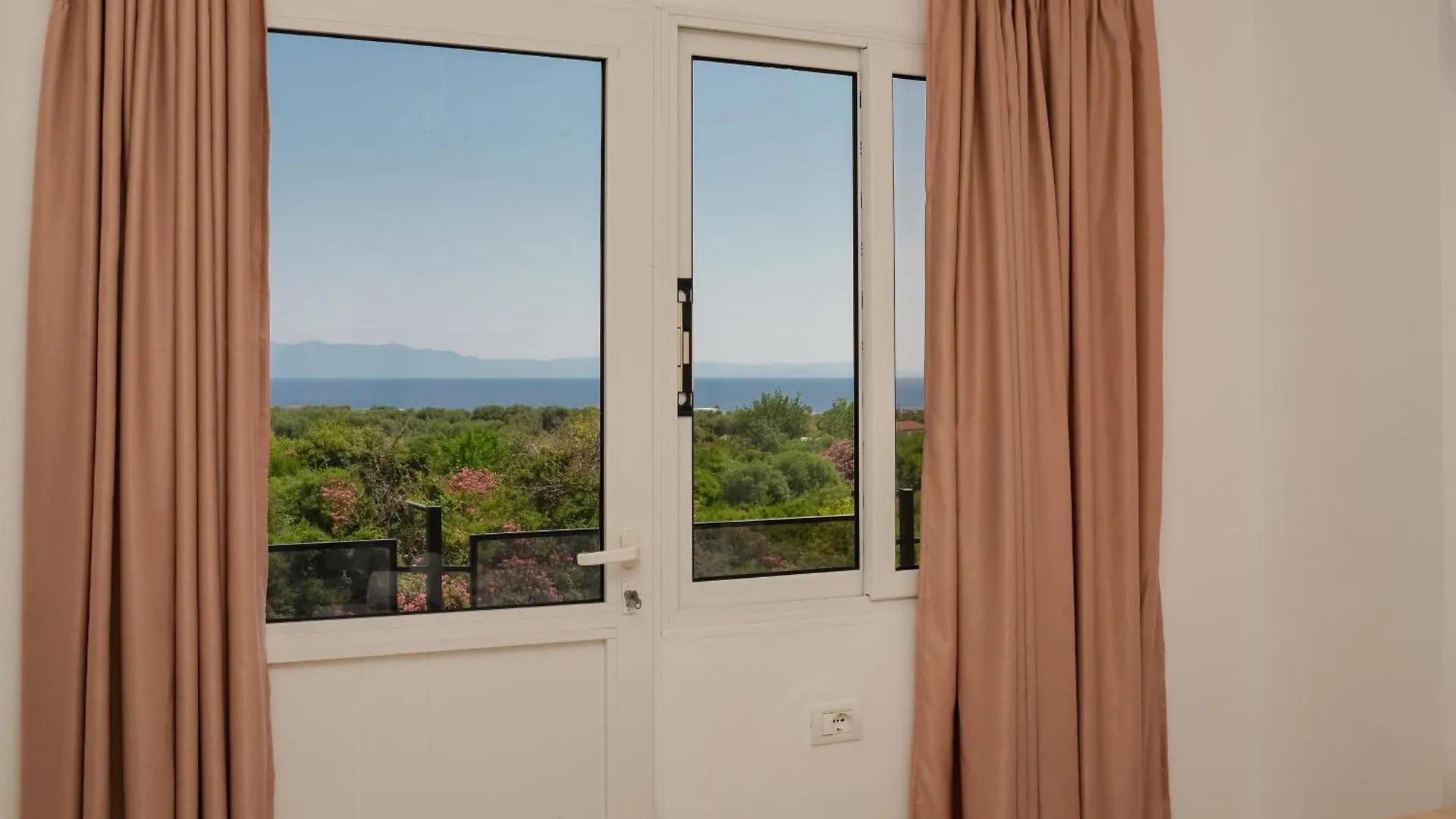 Deve Mar Hotel Borsh 3*,  Albania